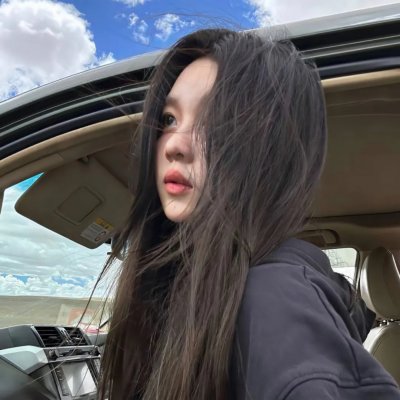 穿黄睡衣的女孩